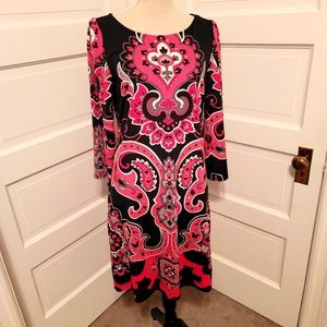 Fun casual dress in bold patten